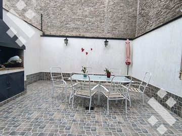 Venta/Permuta amplio duplex en Mendoza capital por depto en Neuquen