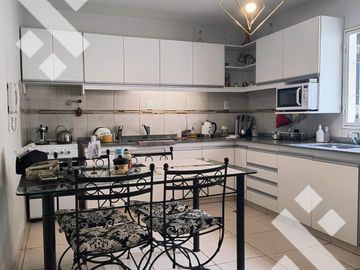 Venta/Permuta amplio duplex en Mendoza capital por depto en Neuquen