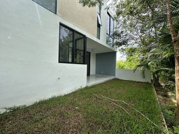 Casa nueva en venta en privada Altozano, carretera Mérida -Progreso.