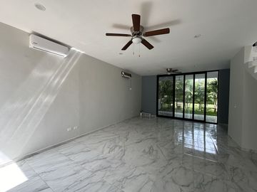 Casa nueva en venta en privada Altozano, carretera Mérida -Progreso.