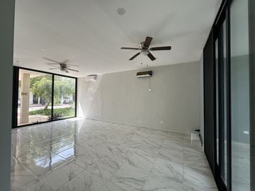 Casa nueva en venta en privada Altozano, carretera Mérida -Progreso.