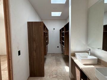 Casa en venta con paneles solares y amenidades en Cholul