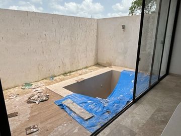 Casa en venta con paneles solares y amenidades en Cholul