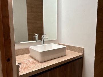 Casa en venta con paneles solares y amenidades en Cholul