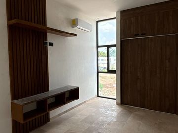 Casa en venta con paneles solares y amenidades en Cholul