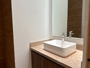 Casa en venta con paneles solares y amenidades en Cholul
