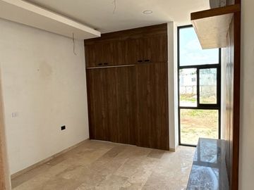 Casa en venta con paneles solares y amenidades en Cholul