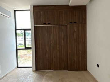 Casa en venta con paneles solares y amenidades en Cholul