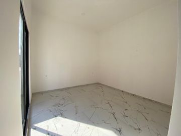 LOMAS RESIDENCIAL, Casa en VENTA con recamaras en planta baja y alberca