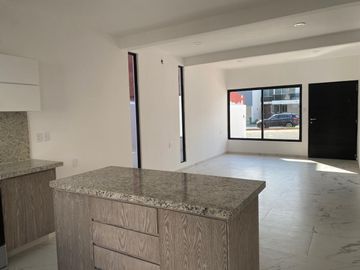 LOMAS RESIDENCIAL, Casa en VENTA con recamaras en planta baja y alberca