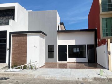 LOMAS RESIDENCIAL, Casa en VENTA con recamaras en planta baja y alberca