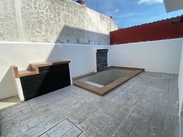 LOMAS RESIDENCIAL, Casa en VENTA con recamaras en planta baja y alberca