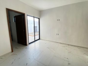 LOMAS RESIDENCIAL, Casa en VENTA con recamaras en planta baja y alberca
