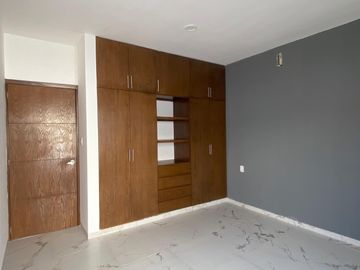 LOMAS RESIDENCIAL, Casa en VENTA con recamaras en planta baja y alberca