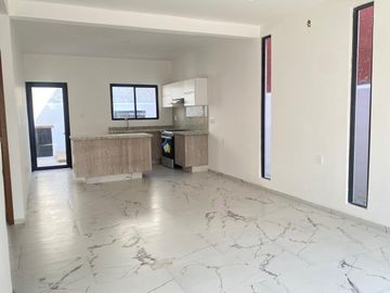LOMAS RESIDENCIAL, Casa en VENTA con recamaras en planta baja y alberca
