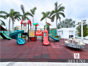 VENTA CASA DE ESQUINA CON PISCINA EN COSTA SUR, COSTA ESMERALDA (8)