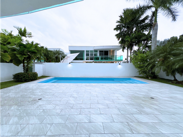 VENTA CASA DE ESQUINA CON PISCINA EN COSTA SUR, COSTA ESMERALDA (8)