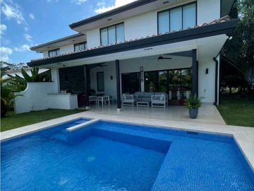 Se vende apartamento de playa en Buenaventura - Rio Hato.