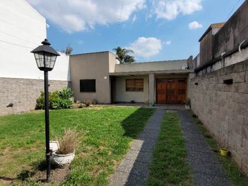 Casa PH en venta en Haedo Sur