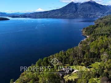 Espectacular casa con 2 ha y mas de 110 mts de orilla de Lago