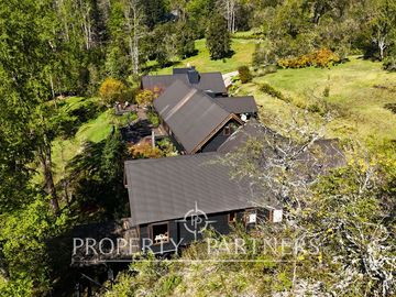 Espectacular casa con 2 ha y mas de 110 mts de orilla de Lago