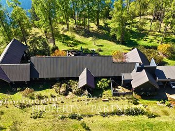 Espectacular casa con 2 ha y mas de 110 mts de orilla de Lago