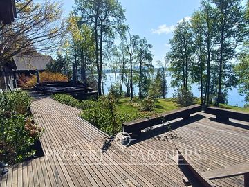 Espectacular casa con 2 ha y mas de 110 mts de orilla de Lago