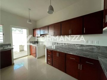 Casa en Venta en Fraccionamiento Margaritas en Colima