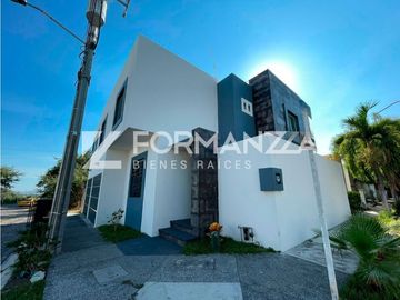Casa en Venta en Fraccionamiento Margaritas en Colima