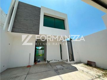 Casa Nueva en Venta en Fracc. Diamante en Manzanillo