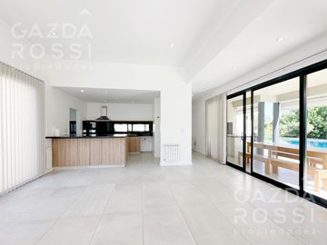 Excelente propiedad 5 amb a la venta en Barrio Privado Don Joaquin, Canning
