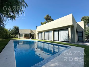 Excelente propiedad 5 amb a la venta en Barrio Privado Don Joaquin, Canning