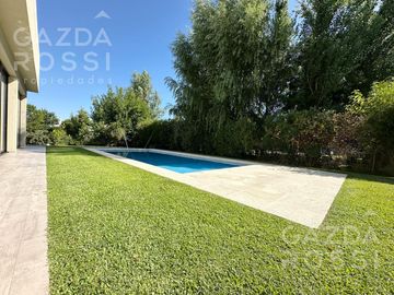 Excelente propiedad 5 amb a la venta en Barrio Privado Don Joaquin, Canning