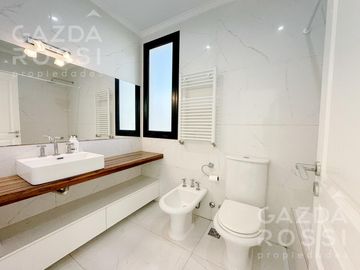 Excelente propiedad 5 amb a la venta en Barrio Privado Don Joaquin, Canning