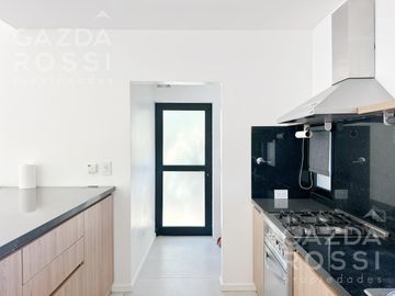 Excelente propiedad 5 amb a la venta en Barrio Privado Don Joaquin, Canning