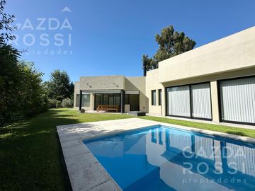 Excelente propiedad 5 amb a la venta en Barrio Privado Don Joaquin, Canning