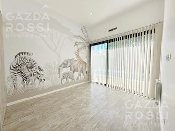 Excelente propiedad 5 amb a la venta en Barrio Privado Don Joaquin, Canning