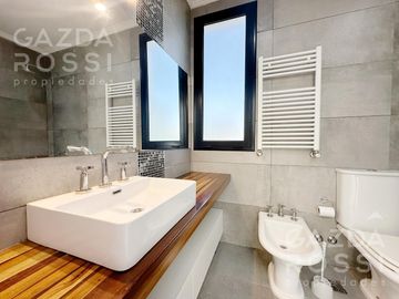 Excelente propiedad 5 amb a la venta en Barrio Privado Don Joaquin, Canning