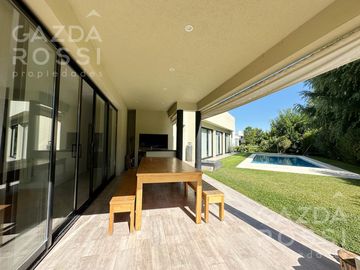 Excelente propiedad 5 amb a la venta en Barrio Privado Don Joaquin, Canning