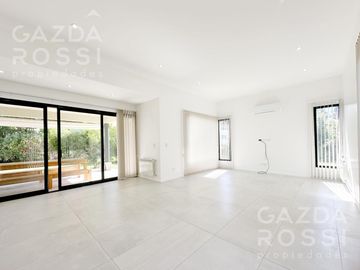 Excelente propiedad 5 amb a la venta en Barrio Privado Don Joaquin, Canning
