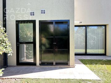Excelente propiedad 5 amb a la venta en Barrio Privado Don Joaquin, Canning
