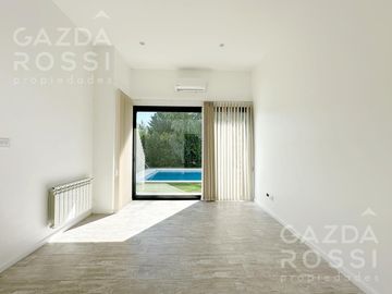 Excelente propiedad 5 amb a la venta en Barrio Privado Don Joaquin, Canning