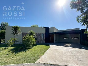 Excelente propiedad 5 amb a la venta en Barrio Privado Don Joaquin, Canning