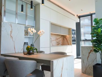 Departamento en VENTA en Puerto Madero, categoría, balcón y vista al Río.