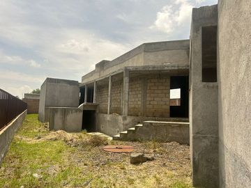 SE VENDE CASA  EN OBRA GRIS CACALOMACAN