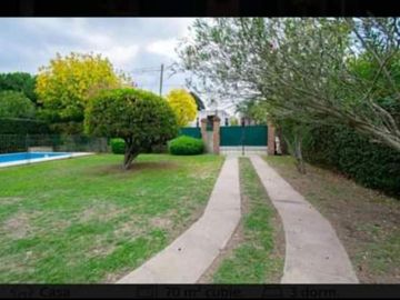 Casaquinta de 3 dorm, parque y piscina en City Bell