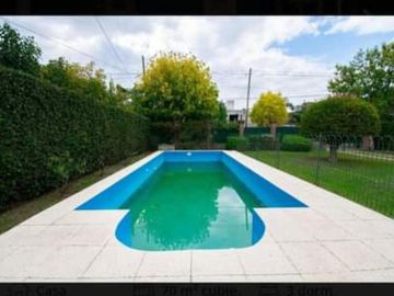 Casaquinta de 3 dorm, parque y piscina en City Bell