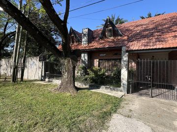 Casa de 4 amb. a la venta en Ezeiza a pocos mts de la Autopista