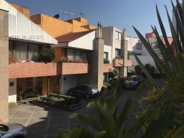 VENTA DE CASA EN CONDOMINIO EN INTERLOMAS, FRENTE A PASEO INTERLOMAS (L)