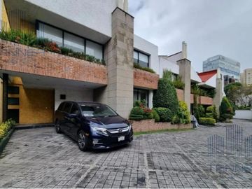 VENTA DE CASA EN CONDOMINIO EN INTERLOMAS, FRENTE A PASEO INTERLOMAS (L)